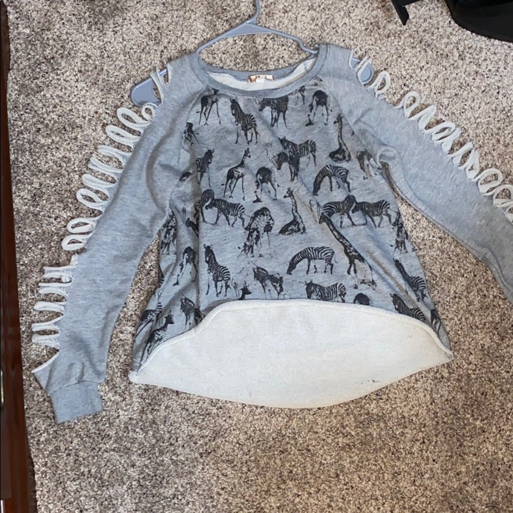High low safari sweatshirt with ripped arms